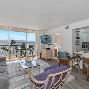  Holiday home Beachfront Bliss: Oceanside Retreat With Central Dining